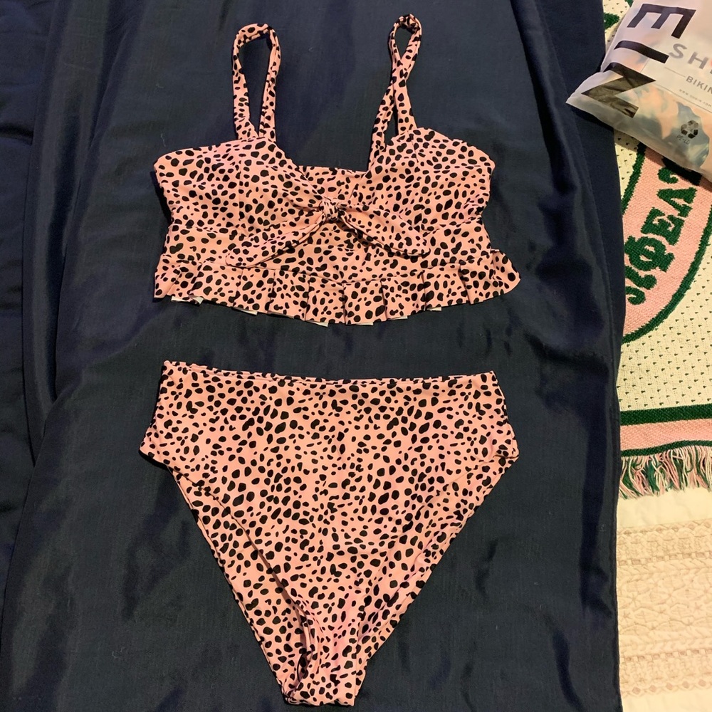 **BRAND NEW, NEVER WORN** SHEIN 2 piece swimsuit